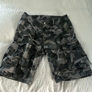 Men’s camo cargo shorts